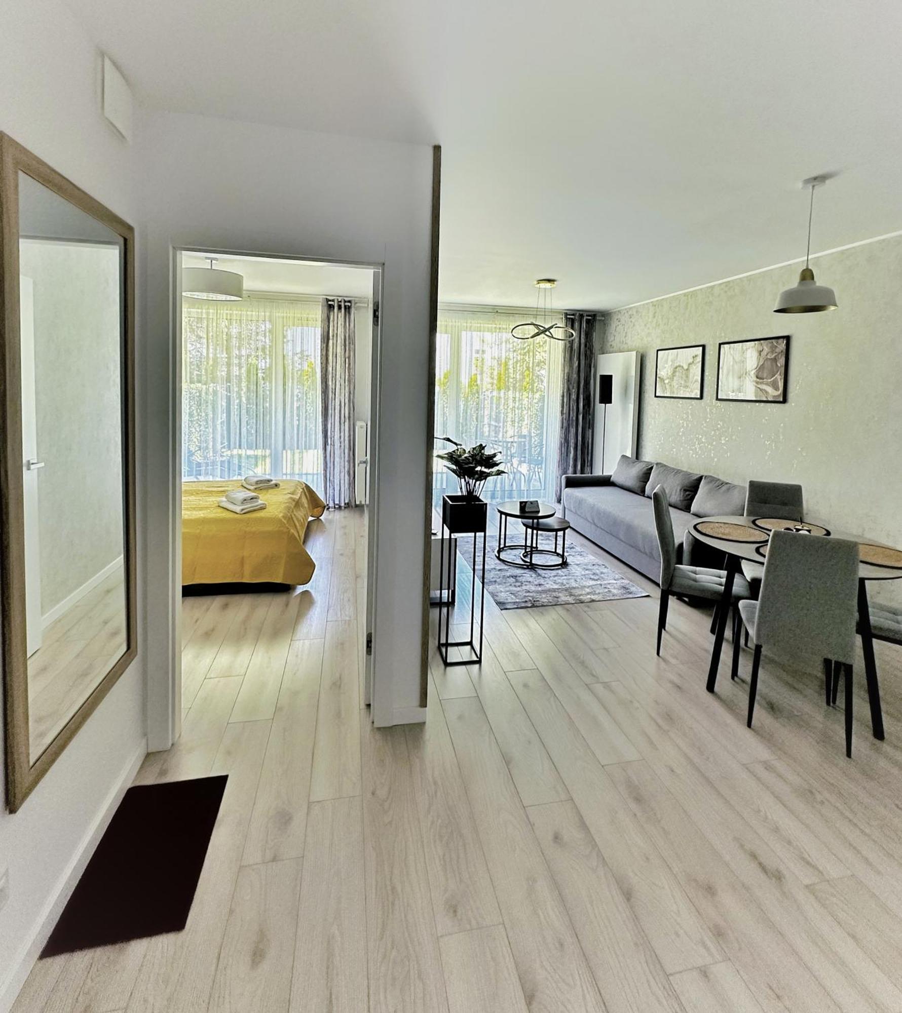 Apartament Whiteblue Kolobrzeg Z Duzym Ogrodkiem - 100 M Od Plazy! Whiteblue Kolberg Apartment Mit Grossem Garten - 100 M Vom Strand Entfernt! Whiteblue Kolobrzeg Apartman S Velkou Zahradou - 100 M Od Plaze! Kültér fotó